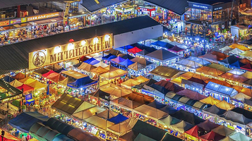 拉差达火车夜市