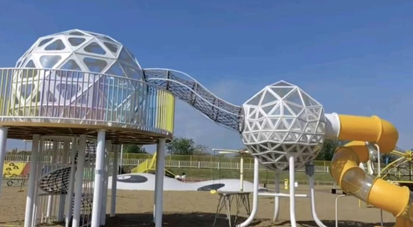 蹦跳天地儿童主题乐园