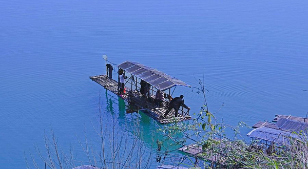 月亮湾竹筏漂流