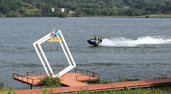 森动金汤湖水世界