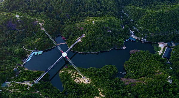 高山地下峡谷漂流