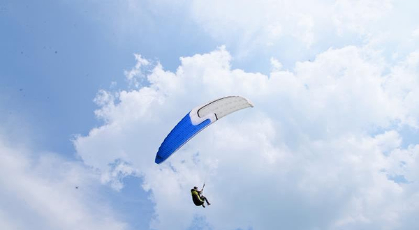 重庆瞧坪山滑翔伞飞行基地