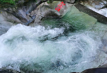 周洛龙潭风景区第 8 张图片