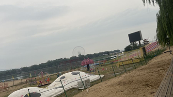 天颐湖彩虹滑道游乐园