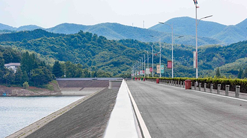 卢湖竹海旅游风景区