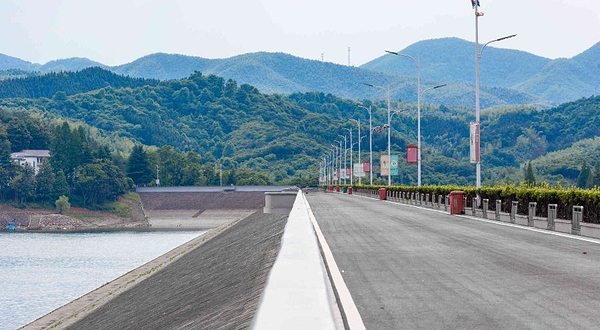 卢湖竹海旅游风景区