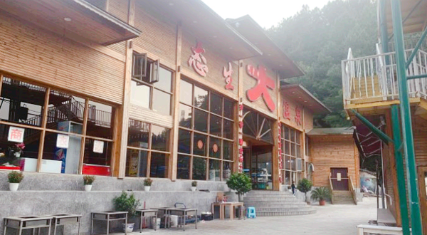 观山湖生态温泉游泳度假村