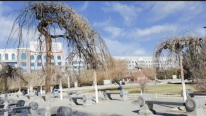 德令哈市中心广场第 3 张图片