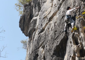 酒瓶山攀岩基地