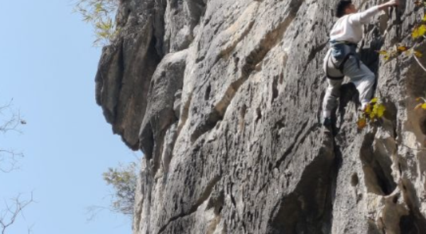 酒瓶山攀岩基地