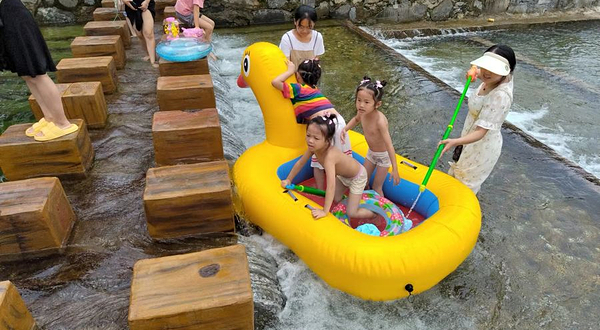 石坳网红洞水上乐园