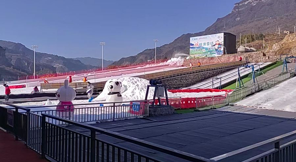 奥悦湖畔滑雪场