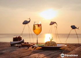 日落萨纳托海滩俱乐部