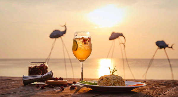 日落萨纳托海滩俱乐部