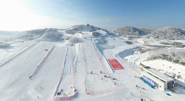 恩施绿葱坡滑雪场