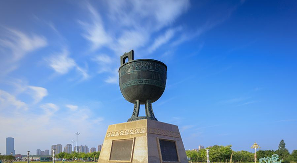 鄂尔多斯青铜文化广场(鄂托克西街)