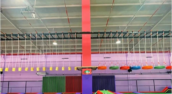 鹏承羽毛球蹦床馆