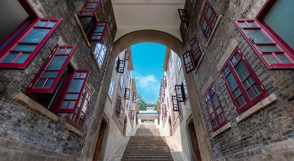 武汉大学-樱花城堡