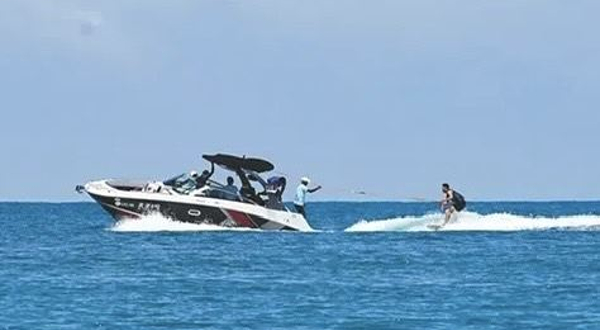 三亚亚龙湾尾波冲浪游艇俱乐部