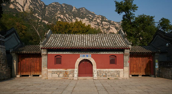 北京凤凰岭景区-龙泉寺