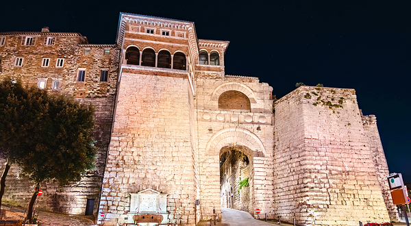 伊特鲁里亚拱门