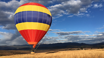 盐源“卡拉坝热气球自由飞”空中游览