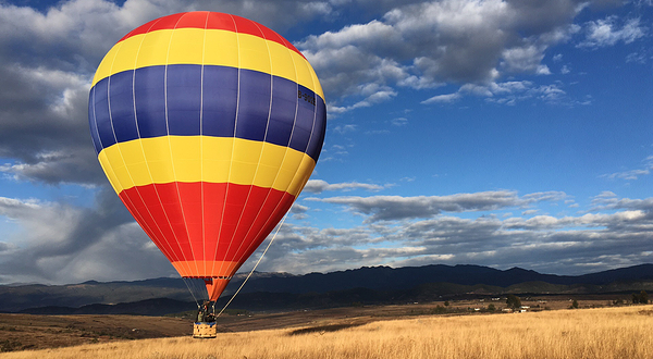 盐源“卡拉坝热气球自由飞”空中游览