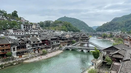 凤凰古城-沱江风光带第 1 张图片
