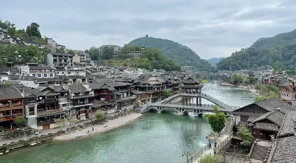 凤凰古城-沱江风光带