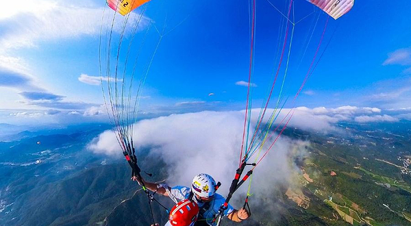 燕子岩滑翔伞飞行