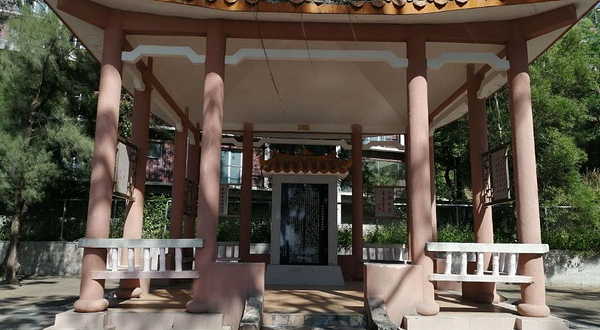 深圳沙鱼涌景区-东江纵队北撤纪念亭