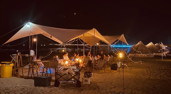 去野部落双月湾沙滩露营地