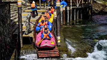 四姑娘山漂流服务区