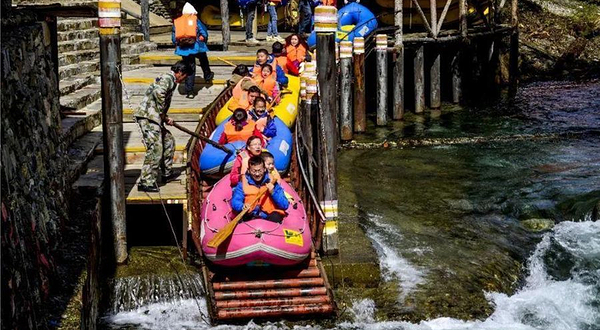 四姑娘山漂流服务区