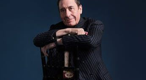 英国沃特福德 · Jools Holland & his Rhythm & Blues Orchestra 演唱会