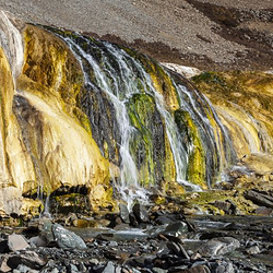 岗什卡七彩冰瀑布