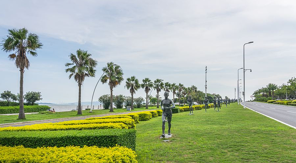 马拉松群像雕塑