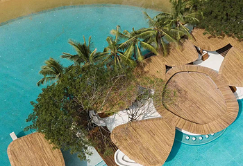 三亚艾迪逊酒店·海滩俱乐部 BEACH CLUB·泳池吧·西式简餐·轻食·DJ第 2 张图片