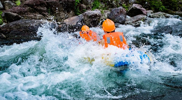 飞腾峡漂流