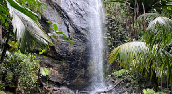 五月谷国家公园瀑布