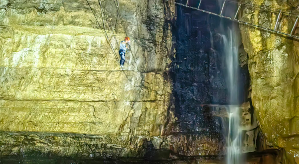 神龙峡洞穴飞拉达