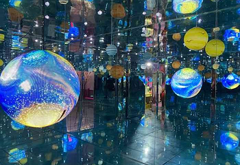 成都光影幻境艺术展馆第 1 张图片