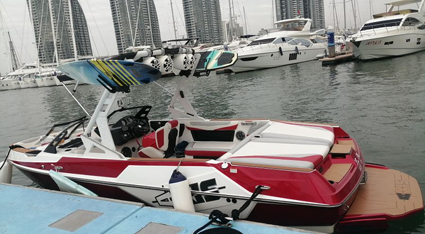 深圳自由鹿游艇尾波冲浪俱乐部