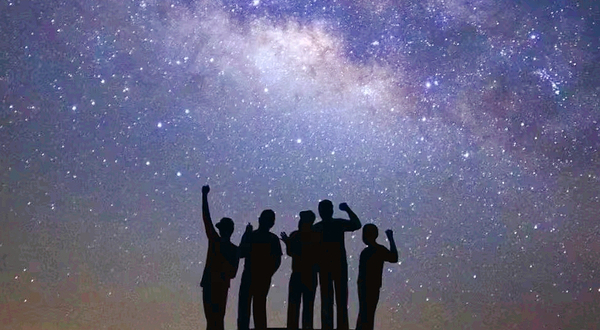 敦煌鸣沙山沙漠观星露营野奢基地