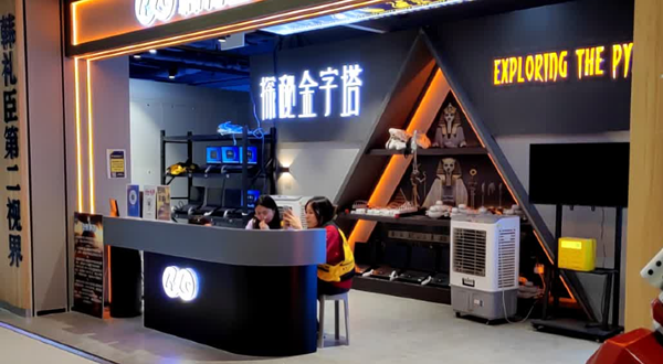 韩礼臣 探秘金字塔