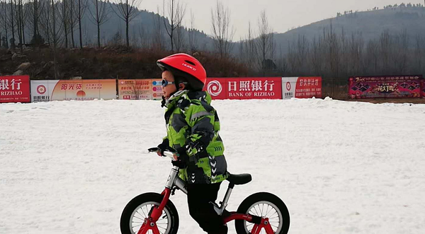 薛城日月山滑雪场
