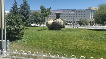 德令哈市中心广场第 2 张图片