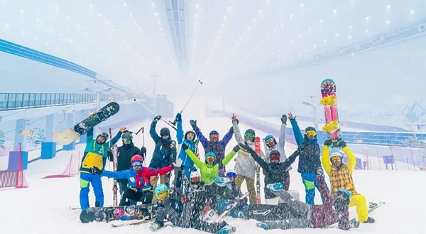 极悦雪室内滑雪空间（海信广场店）