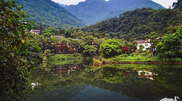 峨眉山清音阁湖