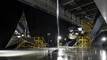 第15届上海双年展《花儿听到蜜蜂了吗？》